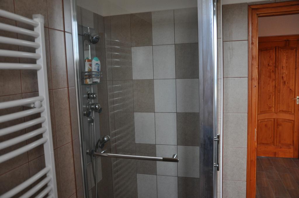 Maros Vendeghaz Hotel มูราฮาลอม ภายนอก รูปภาพ